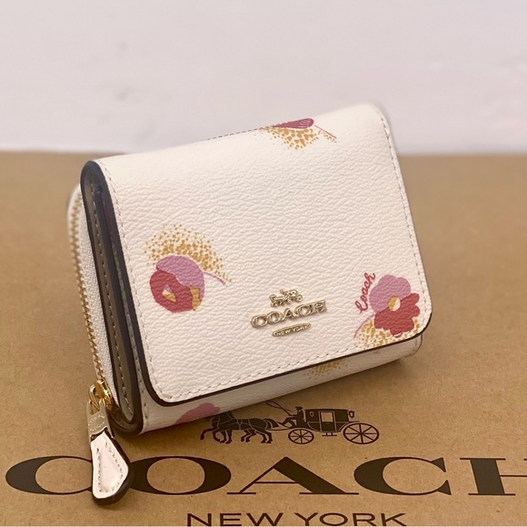 Coach White Floral Small Trifold Wallet - Picture 1 of 10
